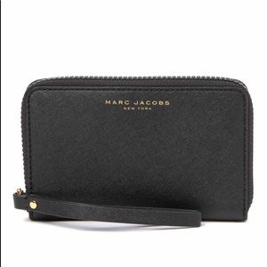 Marc Jacobs cell phone wristlet wallet